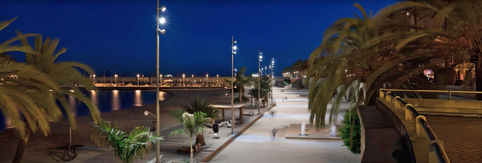 Alumbrado de todo un paseo marítimo con nuestros Proyectores LED